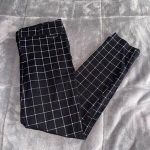 Old Navy Black and White Capri Pants